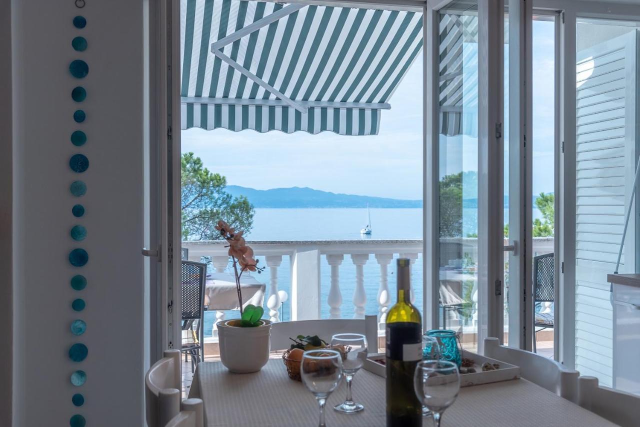 Apartment Bor - On The Beach Malinska Bagian luar foto
