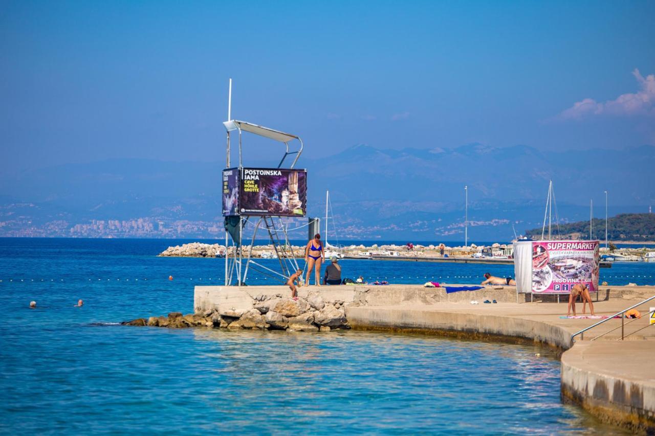 Apartment Bor - On The Beach Malinska Bagian luar foto