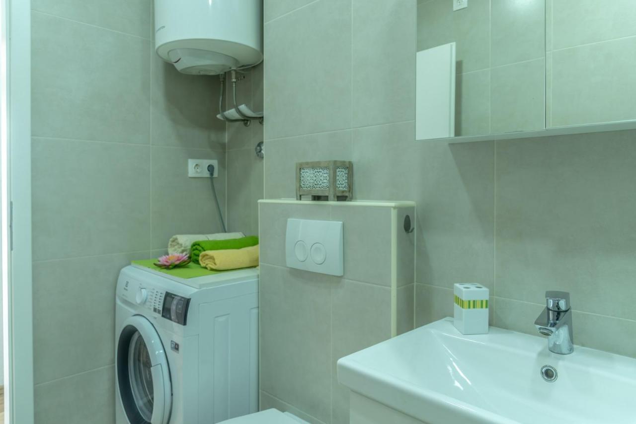 Apartment Bor - On The Beach Malinska Bagian luar foto