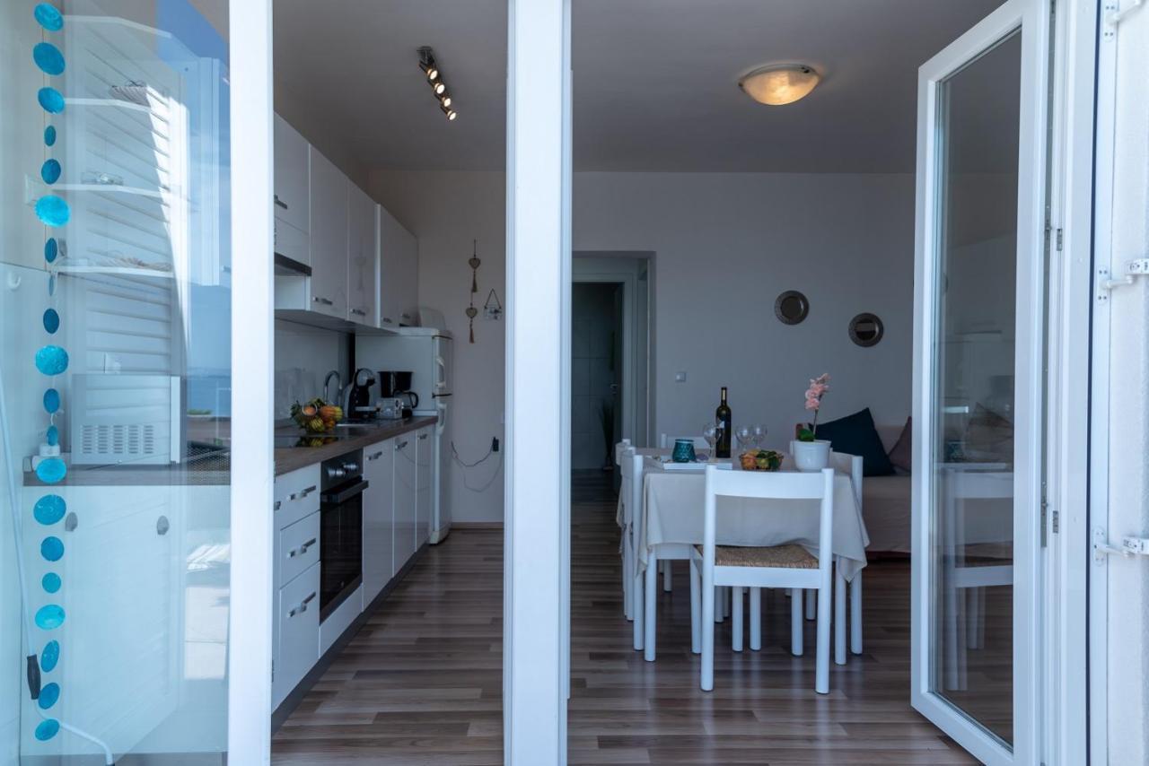 Apartment Bor - On The Beach Malinska Bagian luar foto