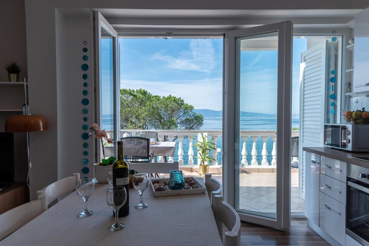 Apartment Bor - On The Beach Malinska Bagian luar foto
