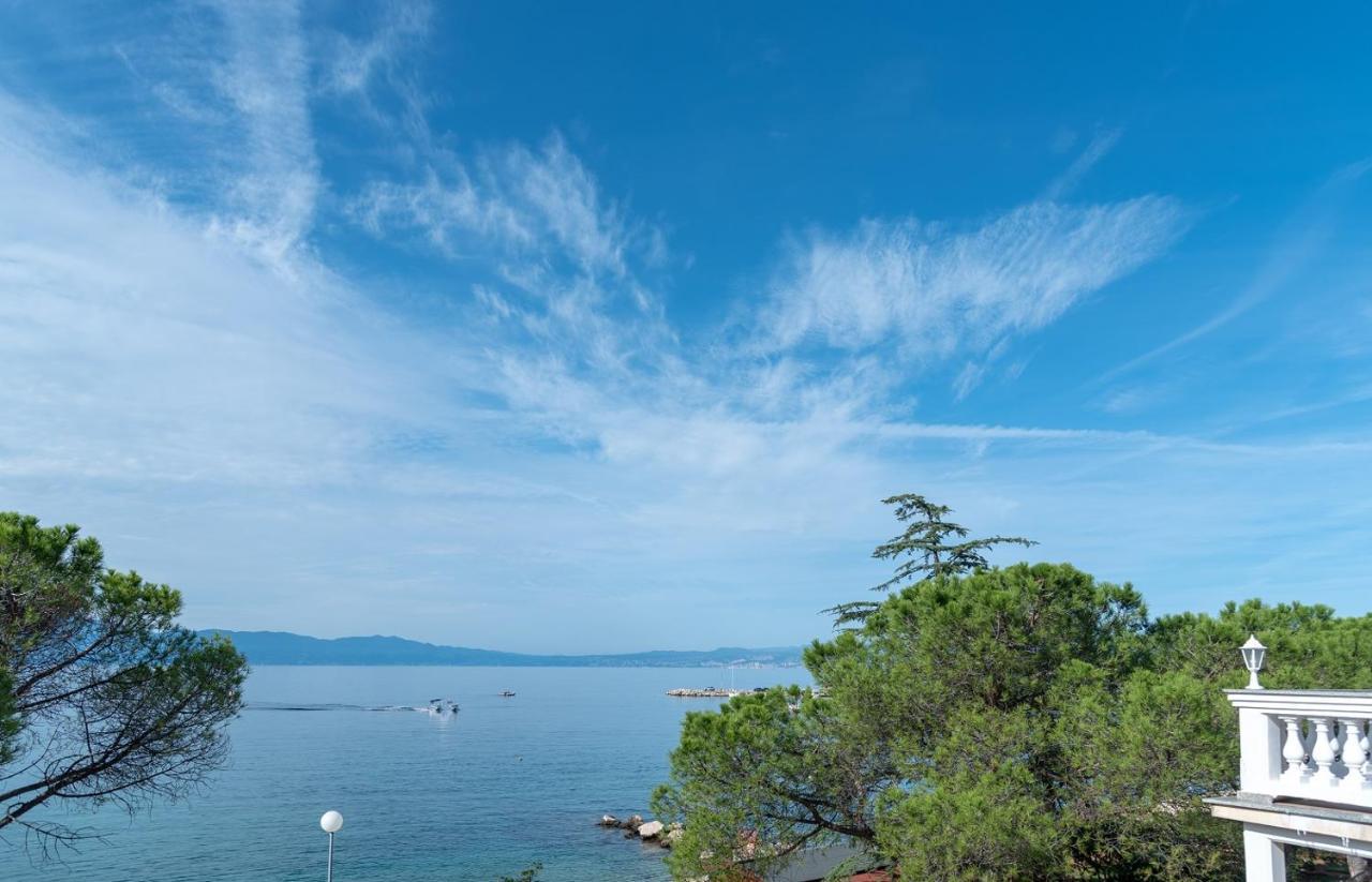 Apartment Bor - On The Beach Malinska Bagian luar foto