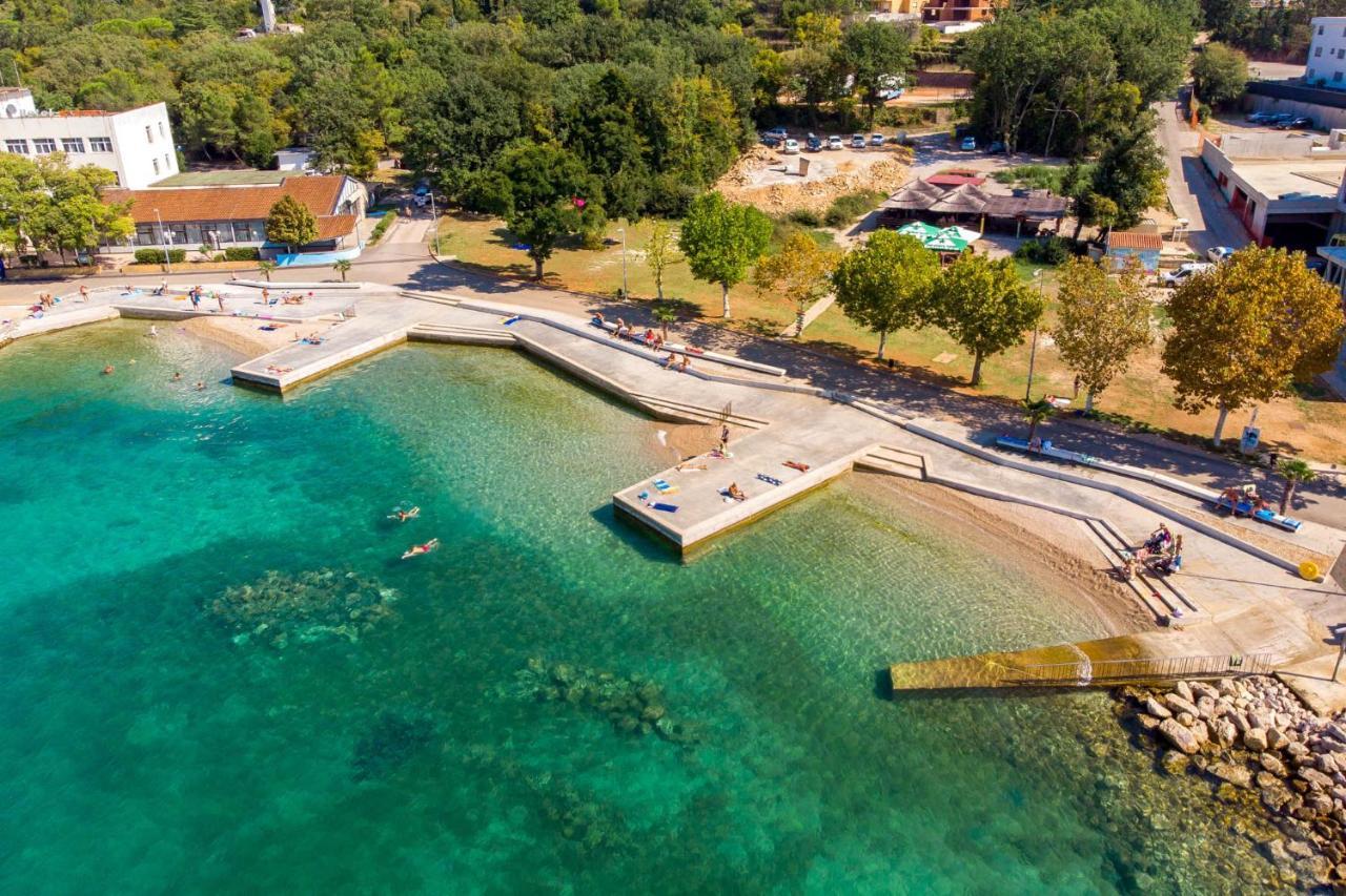 Apartment Bor - On The Beach Malinska Bagian luar foto