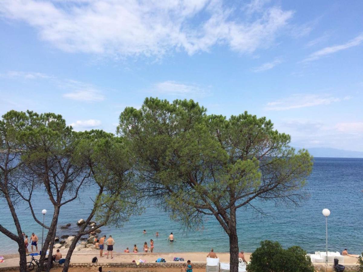 Apartment Bor - On The Beach Malinska Bagian luar foto